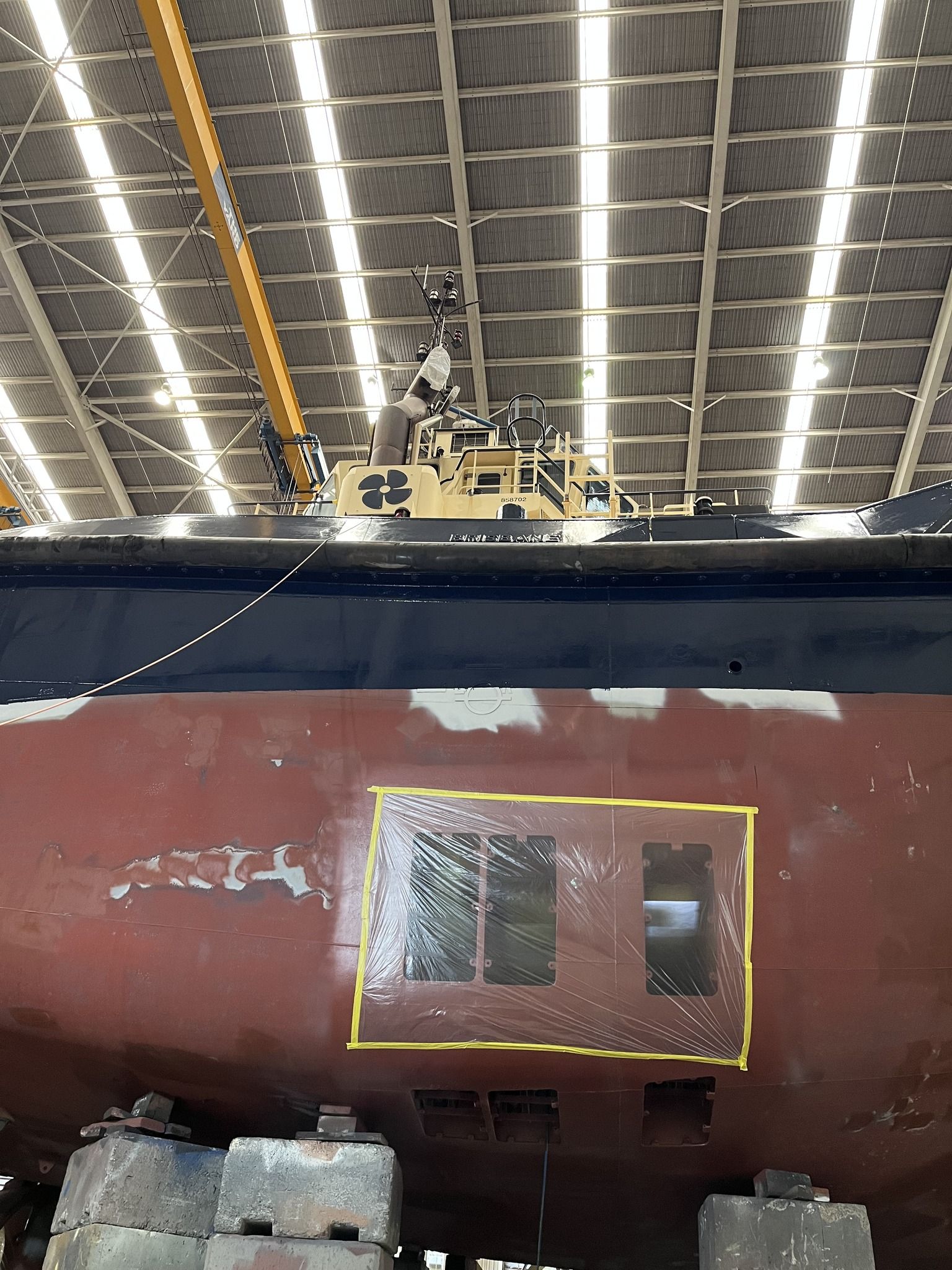 commercial marine vessel - marine glass maintenance, commercial marine windows, commercial marine vessel window resealing, commercial marine vessel window replacement