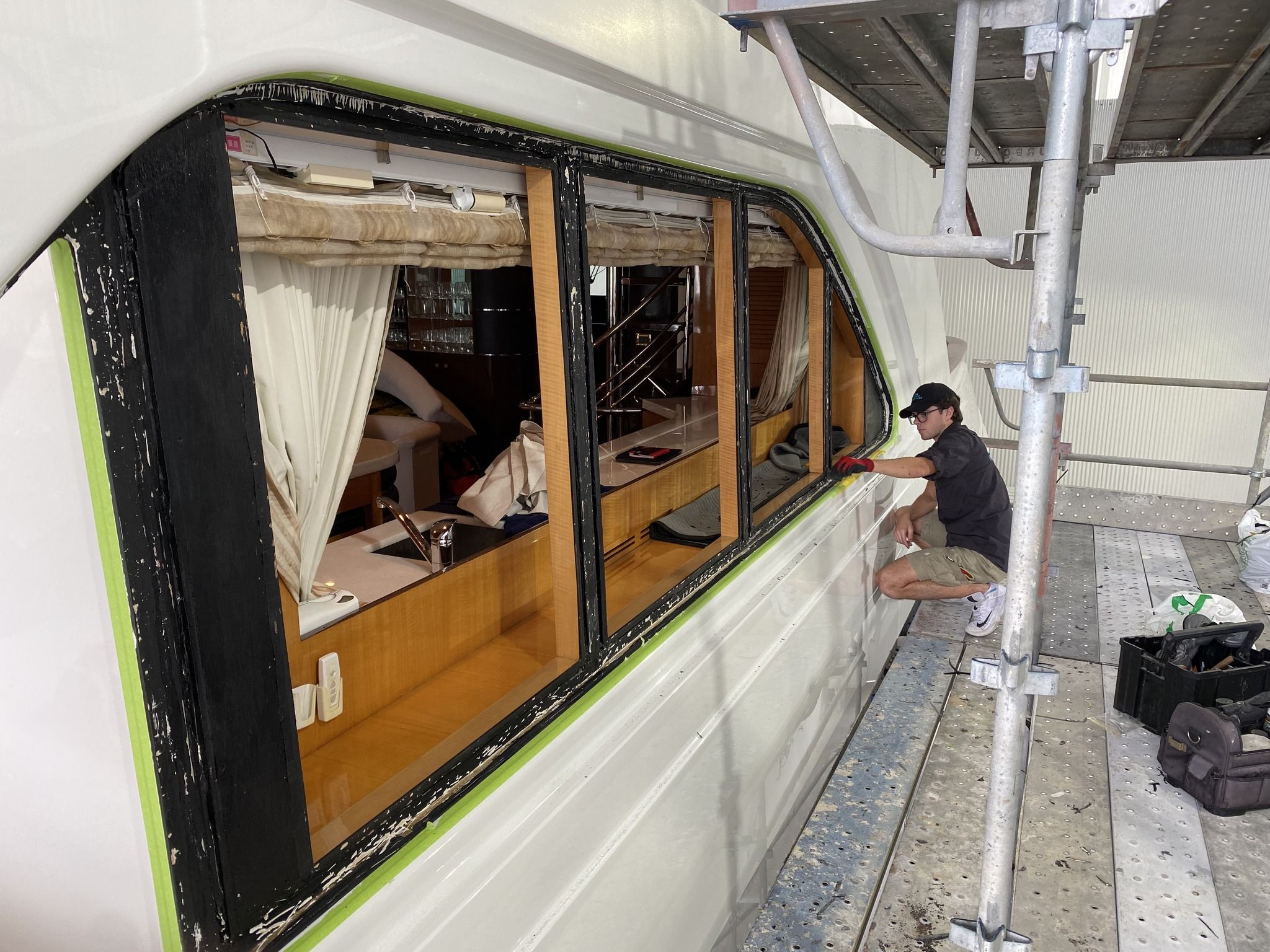 marine refit services, marine window repairs, marine window replacements, marine window maintenance, replacement marine windows, boat window repairs and replacements